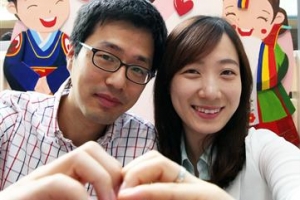 혼인 신고 도장 찍고, 우리 사랑 인증샷 찍고!