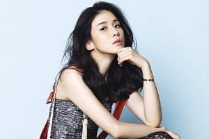 이보영 화보, 시스루 치마에 아찔한 각선미 뽐내