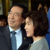 박원순, 부인과 사전투표 마치고 투표소 앞에서 인증샷