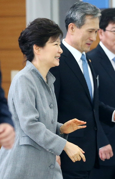 민·군 기술협력 박람회 찾은 박근혜 대통령