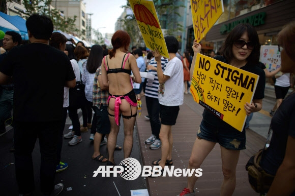 7일(한국시간) 서울에서 열린 LGBT(동성애단체)의 게이 퍼레이드 ⓒ AFPBBNews=News1