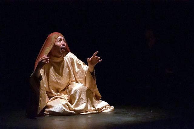 오늘날 일본 사회의 고민을 깊이 있게 담아낸 연극들이 다채롭게 무대를 장식한다. 현실과 허상에서 교차하는 광기를 풀어낸 ‘레이디 맥베스’ 게릴라극장 제공