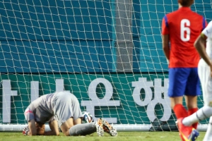 <월드컵2014> 세번째 골 허용한 한국 축구대표팀 ‘좌절’