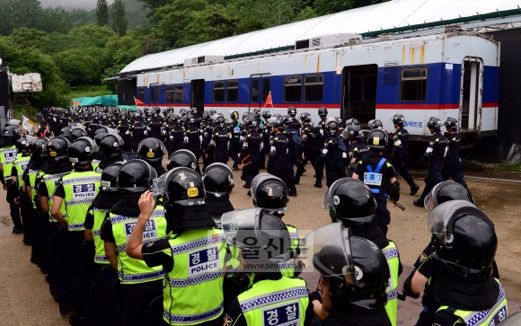 금수원 재진입 신도 7명 체포… 오늘까지 수색 