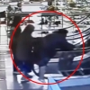 에스컬레이터에 끌려 올라가는 할머니 ‘아찔’