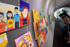 알록달록 우리 가족 그렸어요