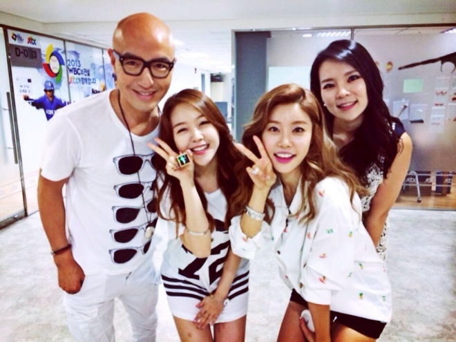 배우 홍석천, 걸그룹 걸스데이, 코스모폴리탄 에디터 곽정은 출처=곽정은 트위터