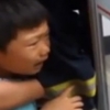문 틈에 끼인 아이 손가락, 유리 깨고 가까스로 빼내