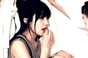 ‘트로트의 연인’ 지현우 정은지 은밀한 스킨십 따귀 해프닝