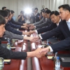 6개월 만에 다시 손잡은 남북