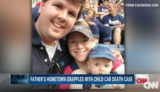 아들을 차에 가둬 고열병으로 사망에 이르게 한 저스틴 해리스(33, 왼쪽), 아내, 쿠퍼 해리스(2) 사진=CNN 공식 페이스북