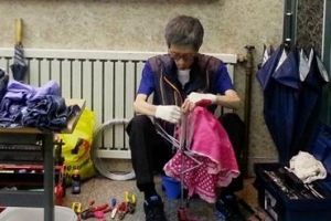 [모으면 자원… 재활용 열기 뜨거운 여름] 고장난 우산 고치면 장마도 거뜬