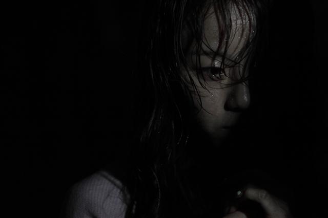 최근 공포영화 시장이 위축된 가운데 마니아 관객층을 정조준한 소규모 호러물들이 개봉을 기다리고 있다. 사진은 다음달 13일 개봉하는 ‘터널 3D’. 박스엔터테인먼트 제공