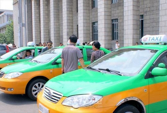 북한 평양의 ’대동강 택시’
