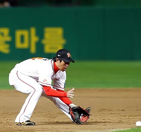SK 와이번스의 간판 타자 최정(27) 사진=SK 와이번스 공식 홈페이지