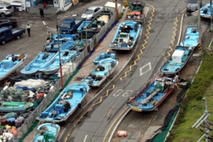 태풍 ‘너구리’ 북상… 도로위 대피 어선