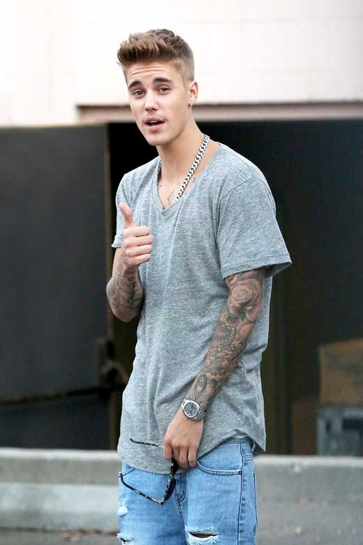 지난 5월 29일 오후 로스앤젤레스에 있는 일식당 ‘노부’에서 점심 식사한 뒤 주차장에서 차를 기다리는 저스틴 비버