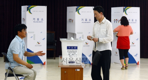 새누리당 내일 전당대회를 앞두고 영등포선관위 투표소에서 선거인단 투표가 진행되고 있다. 안주영 기자 jya@seoul.co.kr