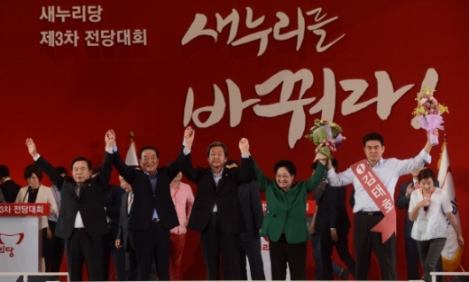 새누리당 경선투표 결과 김무성, 서청원 제치고 당선.