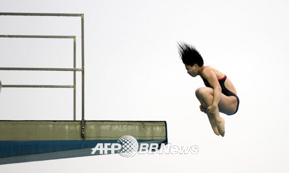 15일(현지시간) 중국 상하이에서 열린 제19회 FINA 다이빙 월드컵 팀별 대항전에서 다이빙을 하고 있는 중국의 아이센 첸(Aisen Chen) 선수 ⓒ AFPBBNews=News1