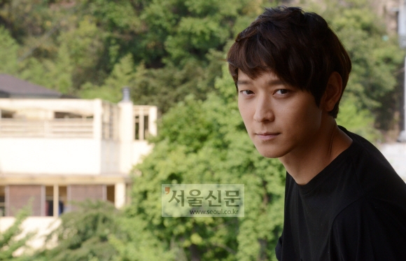 영화 ‘군도: 민란의 시대’로 4년 만에 복귀하는 강동원은 “공백기에 대한 두려움은 없었고 빨리 좋은 모습을 보여 드릴 자신도 있었다”면서 “하지만 막상 영화 개봉이 다가오니 긴장돼서 잠을 잘 이룰 수 없다”고 말했다. 이종원 선임기자 jongwon@seoul.co.kr