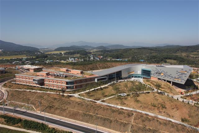 경북 상주시 도남2길 일원 부지 12만 3592㎡에 지상 3층, 지하 1층 규모로 건립된 국립낙동강생물자원관.  환경부 제공