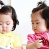 슈 쌍둥이 화보, 귀요미 라희 라율 자매 깜찍한 ‘눈길’