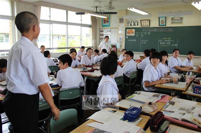 ‘밤 9시 이후 스마트폰 사용 제한’ 자율 권고를 지난 4월부터 시행하고 있는 일본 아이치현 가리야시 가리가네중학교의 한 교실.