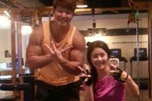 이연두 얼굴 크기 화제, 트레이너 팔뚝보다 작은 소두