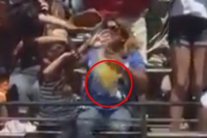 메이저리그 홈런볼에 관람객 들고 있던 맥주잔 박살