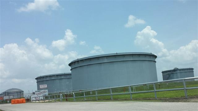 미국의 ‘에너지 메카’ 도시 휴스턴이 새로운 추출기법에 따른 천연가스인 셰일가스의 대규모 개발 및 수출로 더욱 분주하게 움직이고 있다. 사진은 지난달 3일 휴스턴에서 촬영한 미 최대 석유회사 엑손모빌 공장.