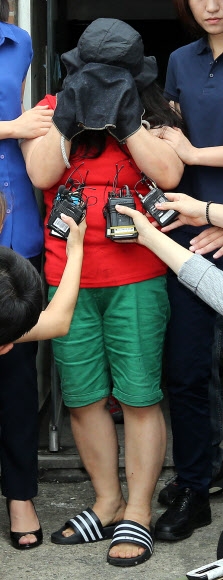 현장검증 마친 포천 빌라 살인 사건 피의자 현장검증 마친 포천 빌라 살인 사건 피의자