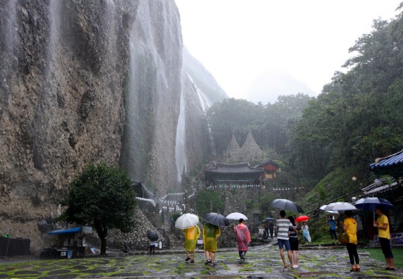 진안 마이산 폭포 비경 선보여