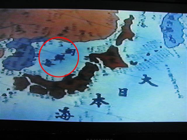 최근 한국영상자료원이 입수한 일본 고전영화 ‘오에도의 종’의 한 장면. 동해가 조선해(원안)로 명시돼 있다.