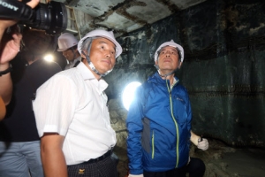 석촌 지하차도 바로 밑 초대형 싱크홀 또 발견