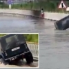 침수 도로 건너던 무모한 지프 운전자 차와 함께 ‘꼬르륵’