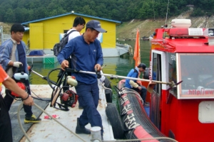 마음은 벌써 한가위… 충주호 수몰지 찾은 성묘객들