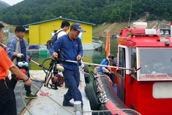 마음은 벌써 한가위… 충주호 수몰지 찾은 성묘객들