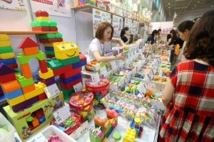 “공부도 놀이처럼” 교육용 완구 전시회