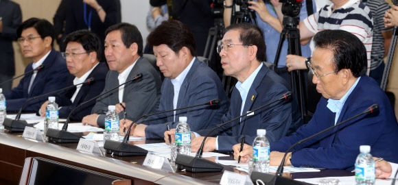 최 부총리 발언 듣는 전국 시도지사들