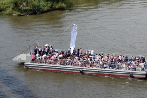 한가위 앞두고 고향 밤섬 찾은 실향민