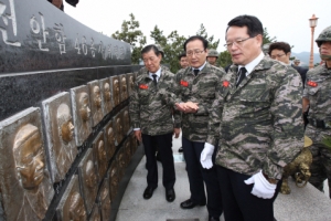 정의화 국회의장, 천안함 위령탑 참배