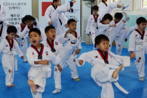 “국가대표급 발차기 한번 보실래요”