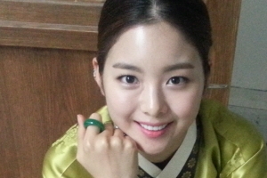 한지우 한복 차림 추석인사 “가족 친지들과 오붓한 시간”