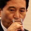 임영록 “억울하다” vs 이건호 “후회없다” KB 두 수장의 ‘다른 행보’