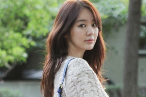 윤은혜 출근길 빛나는 미모, 길거리가 런웨이