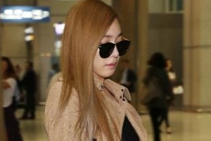 소녀시대 티파니, 레이스 트렌치 코트 ‘가을 공항패션의 정석’