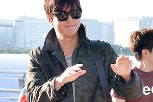 이민호 공항 패션, 데님 팬츠에 하프 코트 ‘가을의 향기’