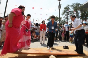 손에 손잡고~ 놀면서 글로벌 이웃과 친구돼요