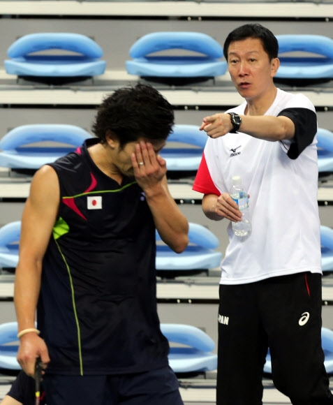 일본 배드민턴 대표팀의 박주봉(오른쪽) 감독